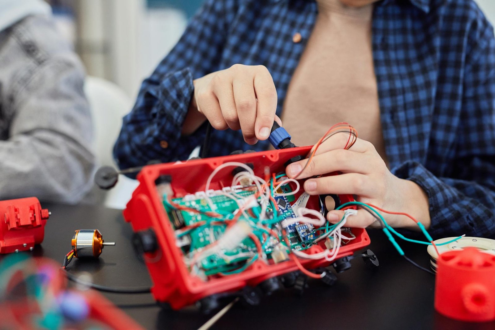 Collaborative AI: Teaching Machines Without Sharing Data
